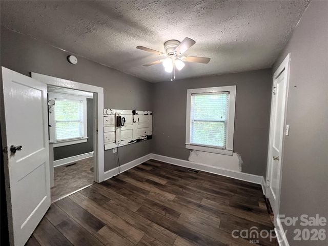 409 S Maple Street, Dallas, NC 28034