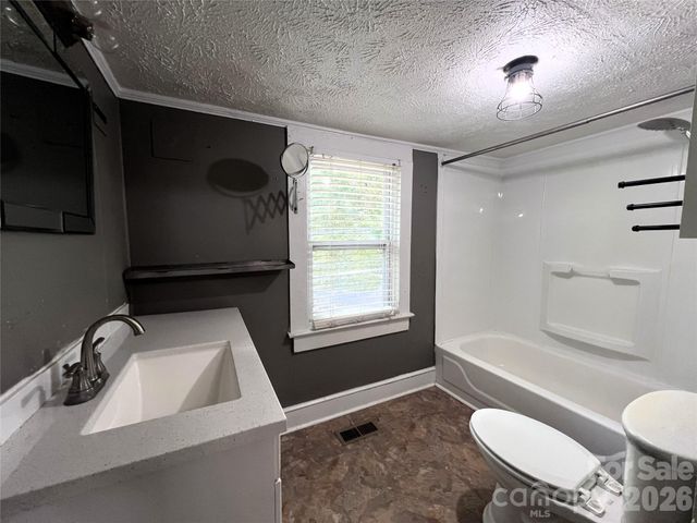 409 S Maple Street, Dallas, NC 28034