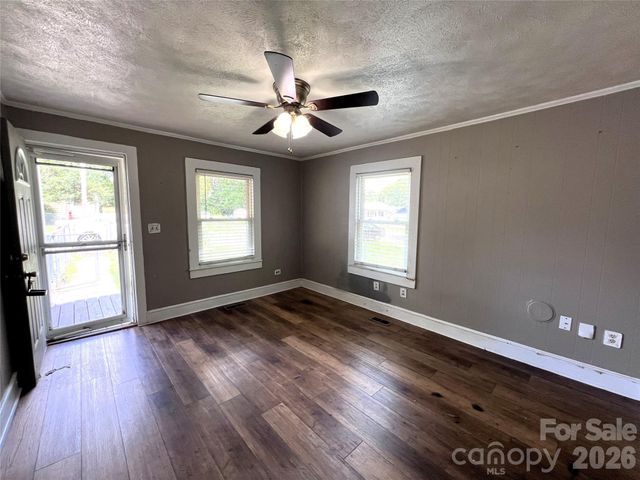 409 S Maple Street, Dallas, NC 28034
