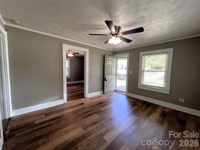 409 S Maple Street, Dallas, NC 28034