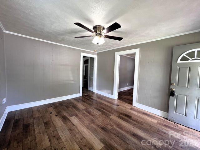 409 S Maple Street, Dallas, NC 28034