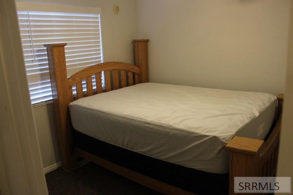 Image 12 of property listing at 2625 Ammon Road, Ammon, ID 83406