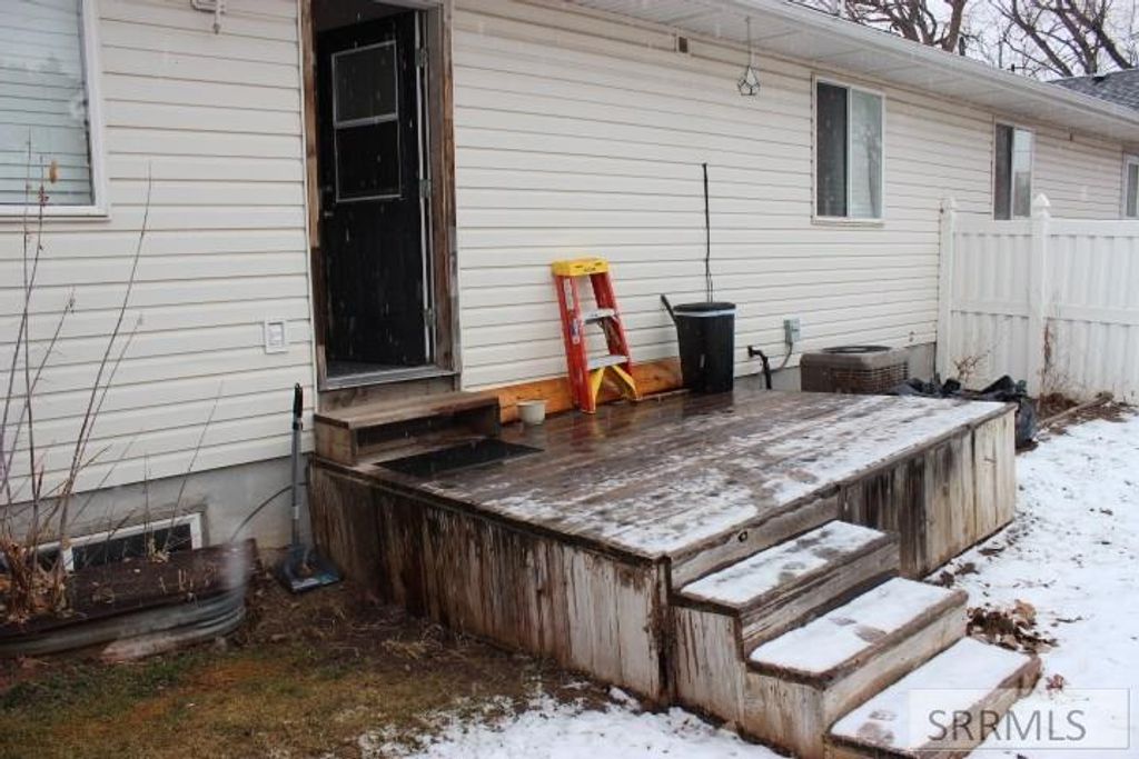 Image 14 of property listing at 2625 Ammon Road, Ammon, ID 83406