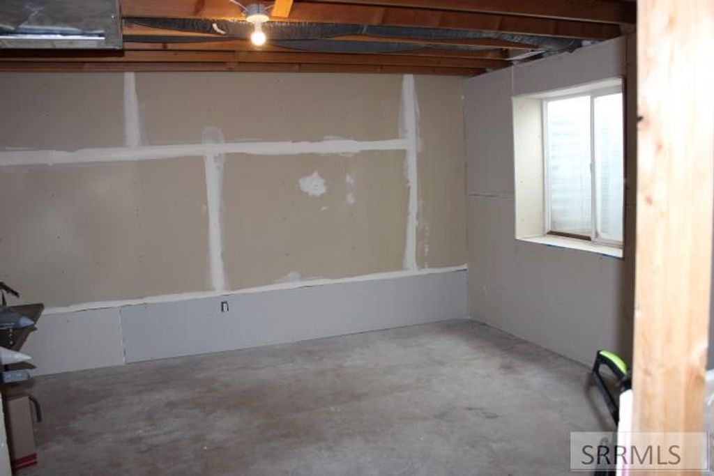 Image 17 of property listing at 2625 Ammon Road, Ammon, ID 83406