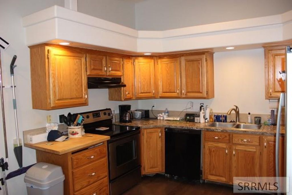 Image 2 of property listing at 2625 Ammon Road, Ammon, ID 83406