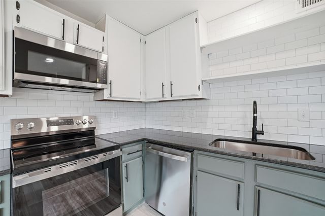 2929 Kingswood Drive, Garland, TX 75040