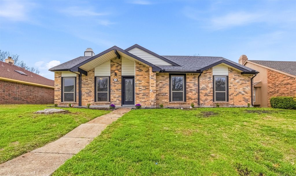2929 Kingswood Drive, Garland, TX 75040