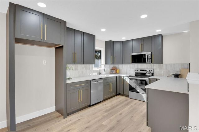 4002 Summerfield Parkway, St Charles, MO 63304