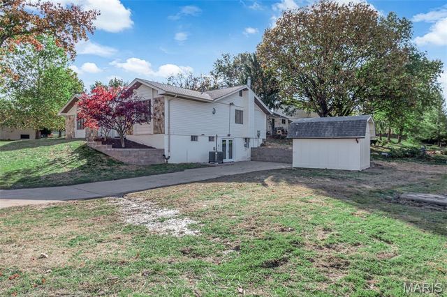 4002 Summerfield Parkway, St Charles, MO 63304