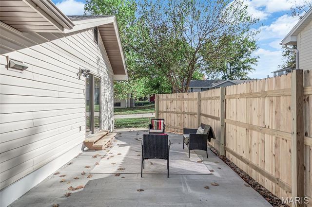 4002 Summerfield Parkway, St Charles, MO 63304