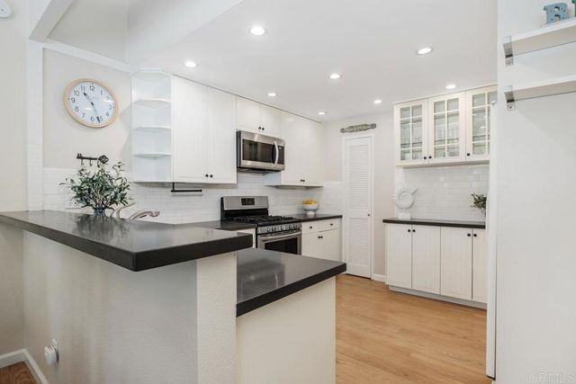 1715 Kennington Road, Encinitas, CA 92024