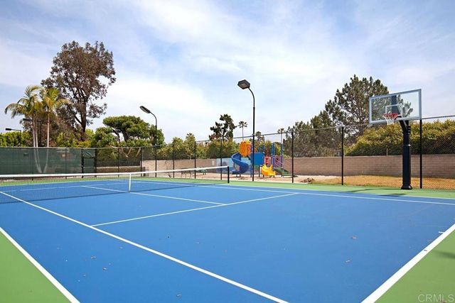 1715 Kennington Road, Encinitas, CA 92024