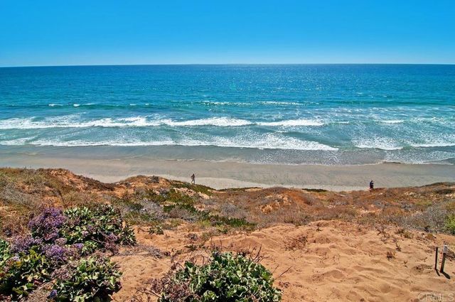1715 Kennington Road, Encinitas, CA 92024