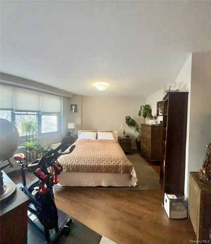 61-20 Grand Central Parkway B 410, Forest Hills, NY 11375