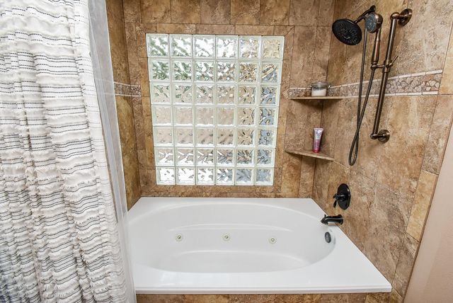 3830 E Creek Club Drive, Missouri City, TX 77459