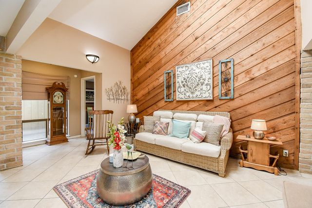 3830 E Creek Club Drive, Missouri City, TX 77459