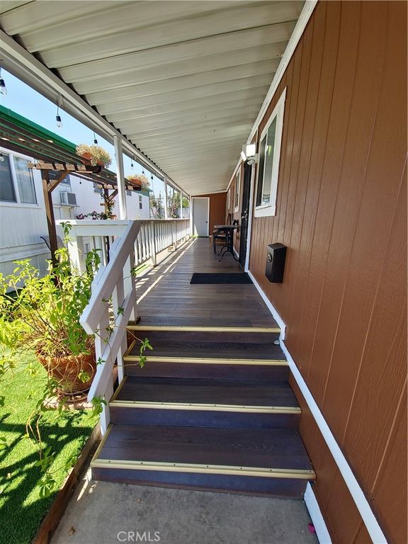 Image 1 of property listing at 8100 FOOTHILL BLVD 79, Sunland, CA 91040