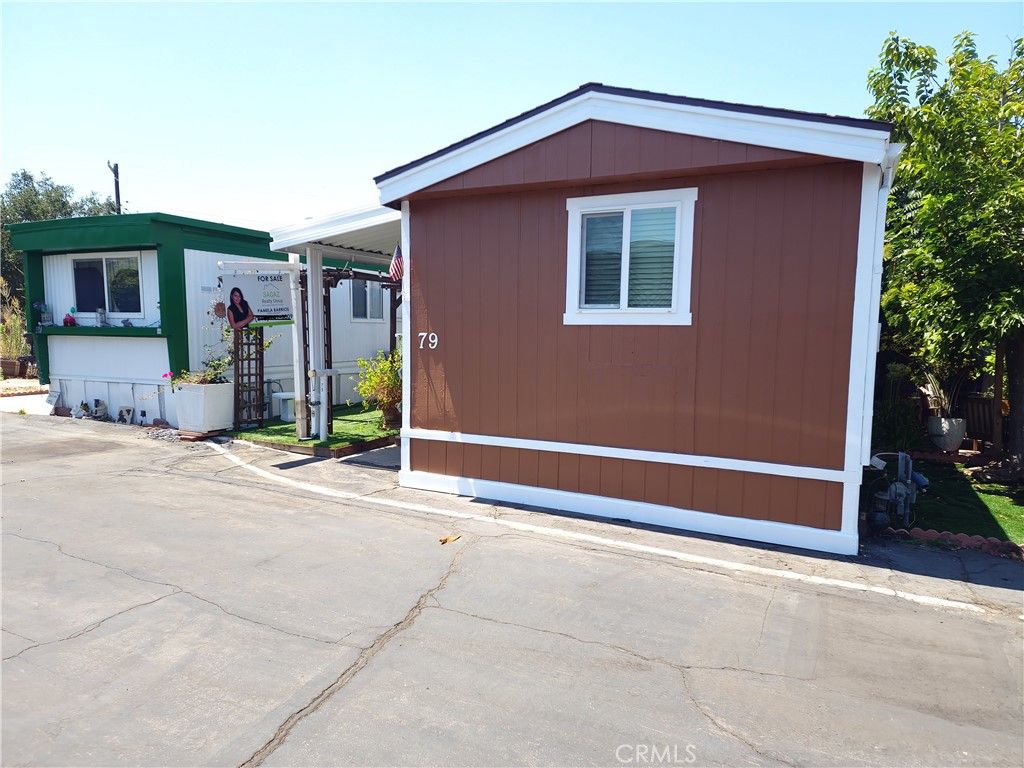 Image 3 of property listing at 8100 FOOTHILL BLVD 79, Sunland, CA 91040