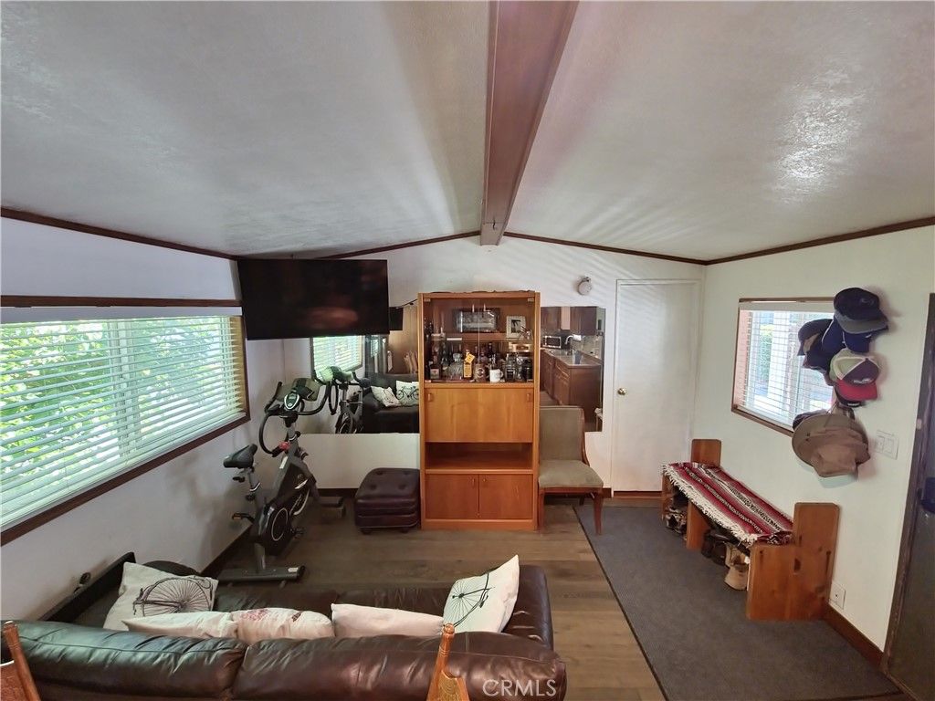 Image 7 of property listing at 8100 FOOTHILL BLVD 79, Sunland, CA 91040