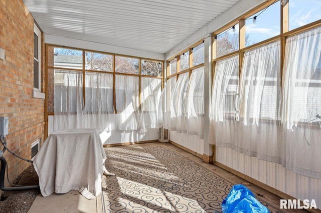 2104 N 6TH Street, Springfield, IL 62702