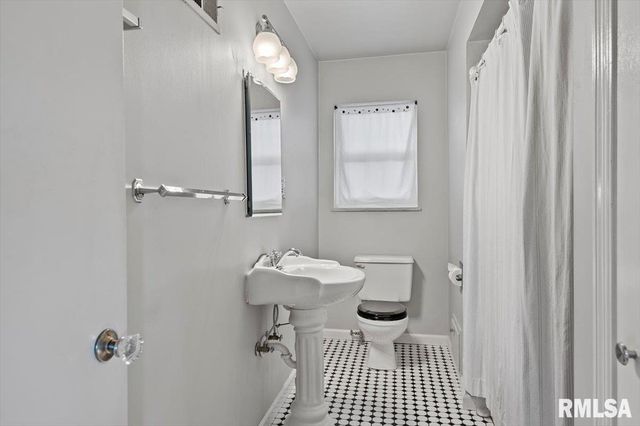 2104 N 6TH Street, Springfield, IL 62702