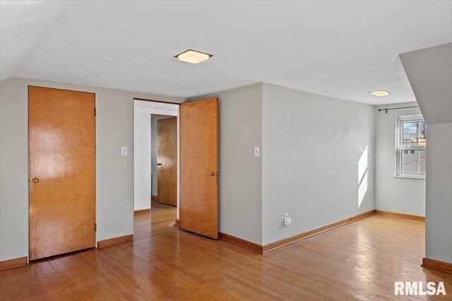 2104 N 6TH Street, Springfield, IL 62702