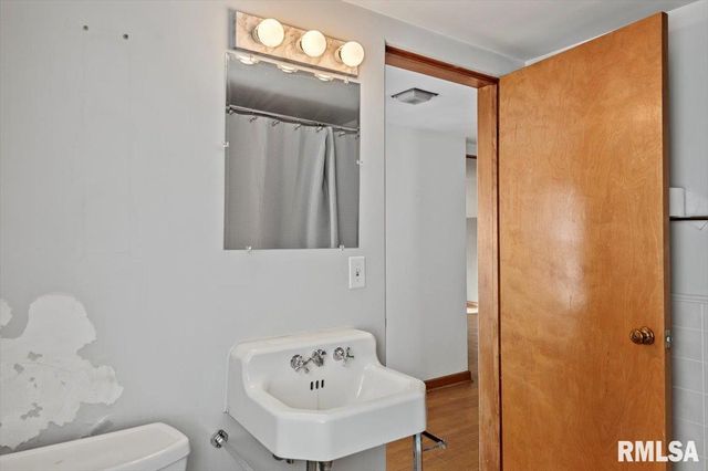 2104 N 6TH Street, Springfield, IL 62702