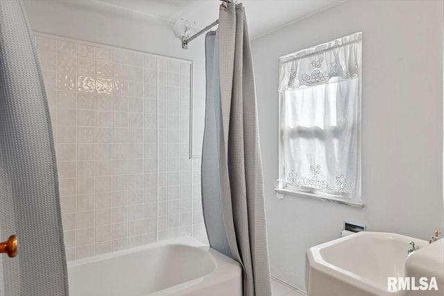 2104 N 6TH Street, Springfield, IL 62702