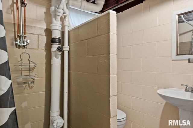 2104 N 6TH Street, Springfield, IL 62702