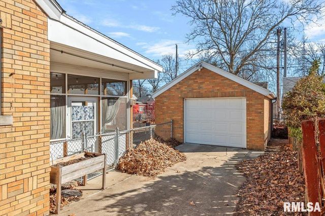 2104 N 6TH Street, Springfield, IL 62702