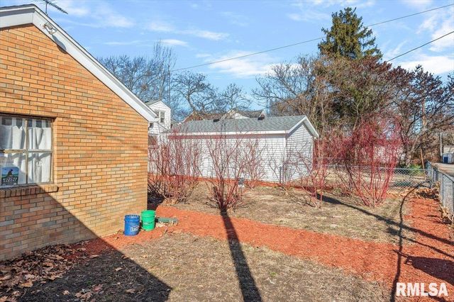 2104 N 6TH Street, Springfield, IL 62702