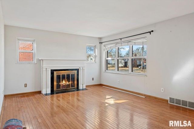 2104 N 6TH Street, Springfield, IL 62702