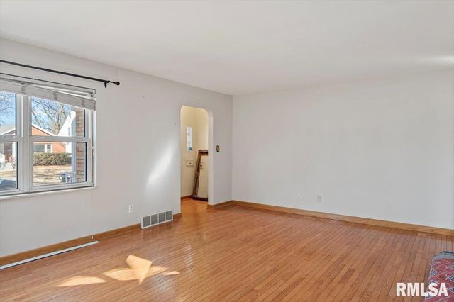 2104 N 6TH Street, Springfield, IL 62702