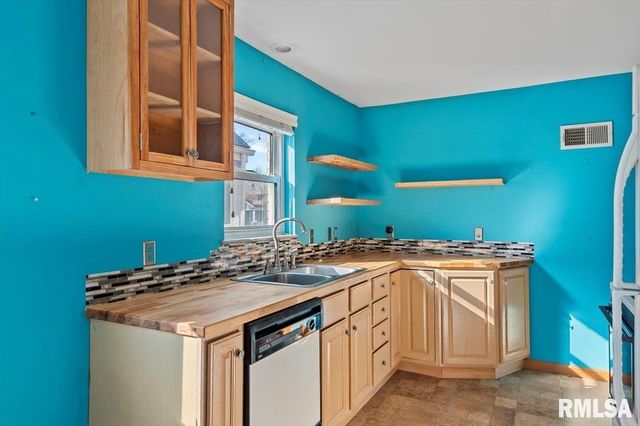 2104 N 6TH Street, Springfield, IL 62702