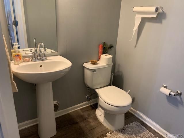 26654 Kirkway Circle, Trenton, MI 48183