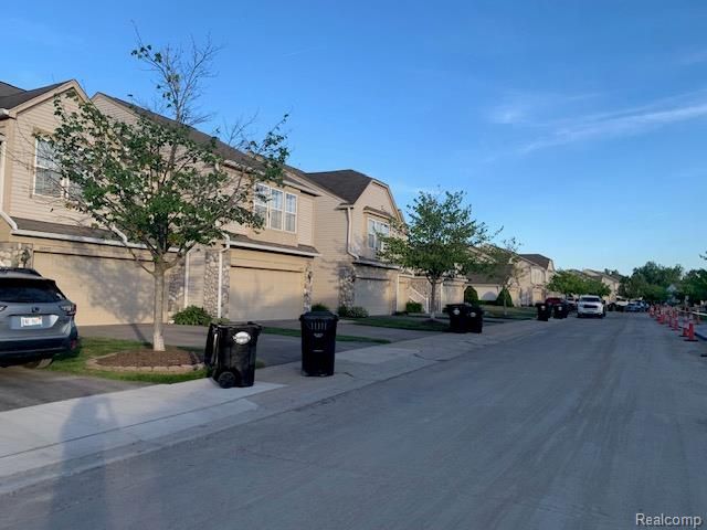 26654 Kirkway Circle, Trenton, MI 48183