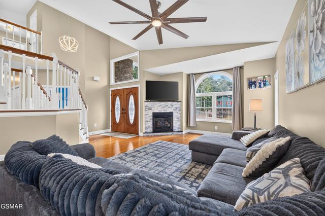 917 Crickett Drive, Dandridge, TN 37725