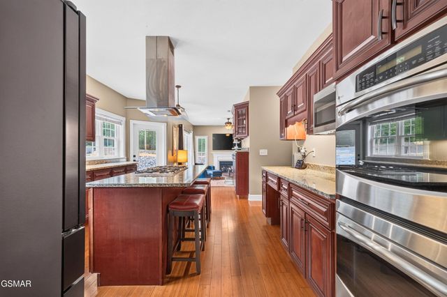 917 Crickett Drive, Dandridge, TN 37725