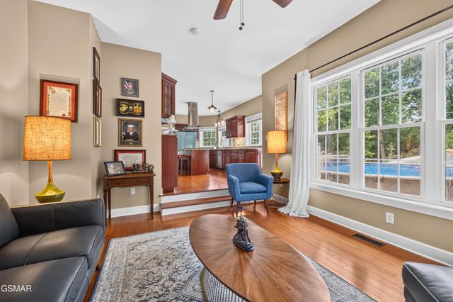 917 Crickett Drive, Dandridge, TN 37725