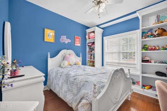 917 Crickett Drive, Dandridge, TN 37725