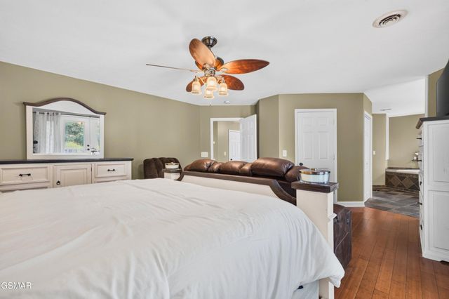 917 Crickett Drive, Dandridge, TN 37725