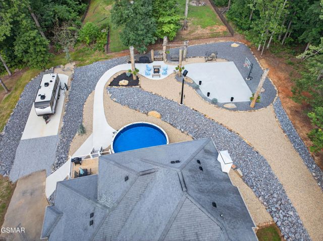 917 Crickett Drive, Dandridge, TN 37725
