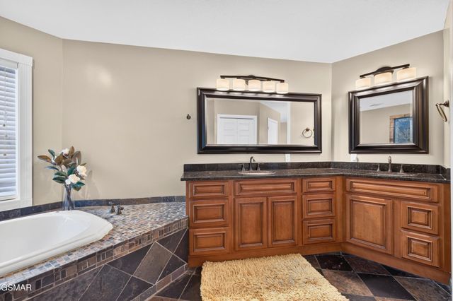 917 Crickett Drive, Dandridge, TN 37725