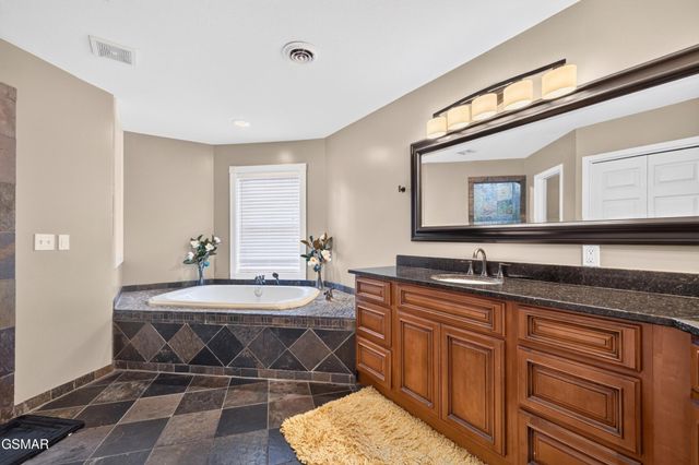 917 Crickett Drive, Dandridge, TN 37725