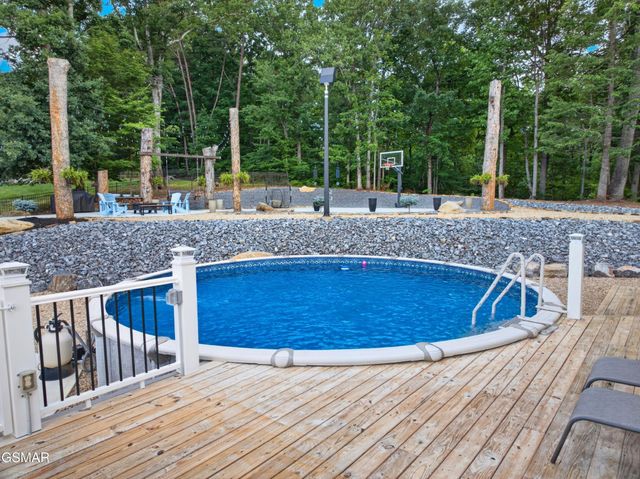 917 Crickett Drive, Dandridge, TN 37725