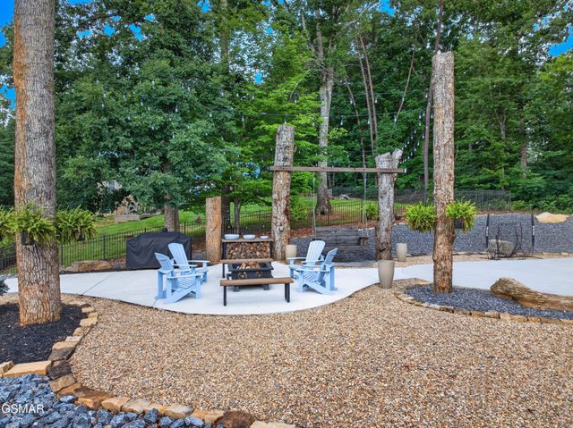917 Crickett Drive, Dandridge, TN 37725