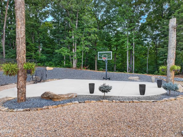 917 Crickett Drive, Dandridge, TN 37725