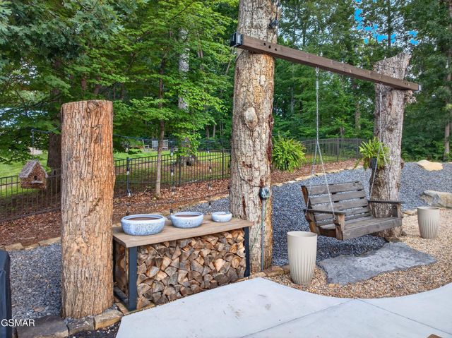 917 Crickett Drive, Dandridge, TN 37725