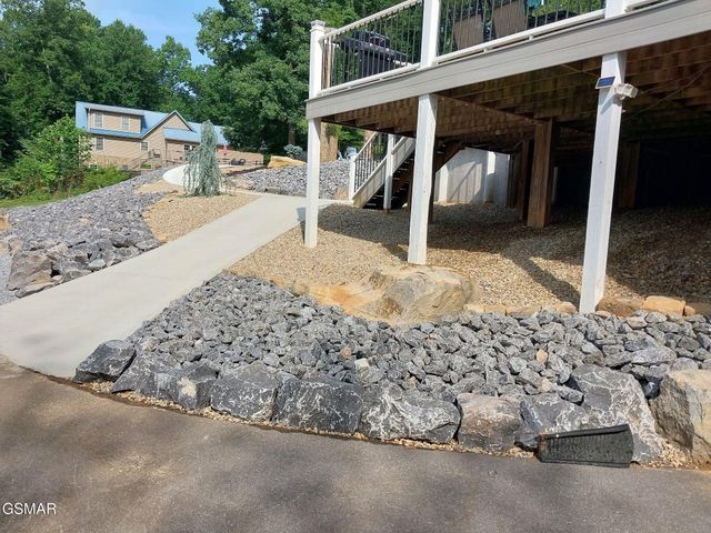 917 Crickett Drive, Dandridge, TN 37725