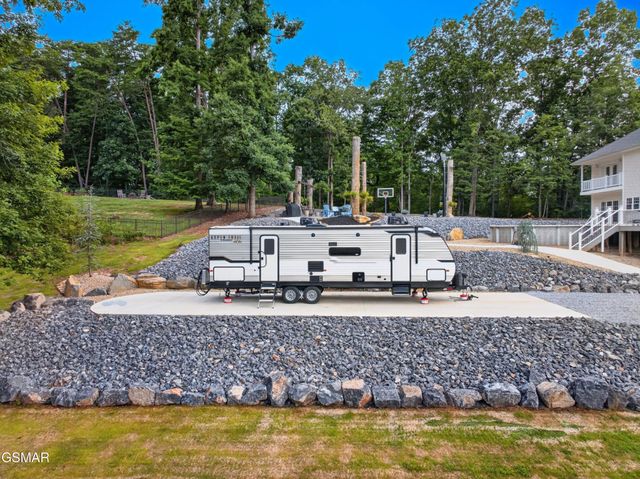 917 Crickett Drive, Dandridge, TN 37725